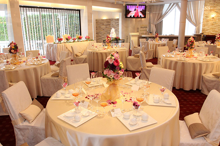 宴会場とチャペル