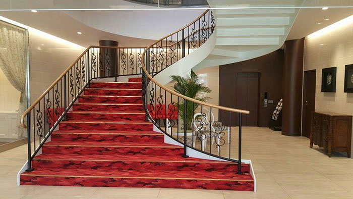 シャトー文雅の螺旋階段